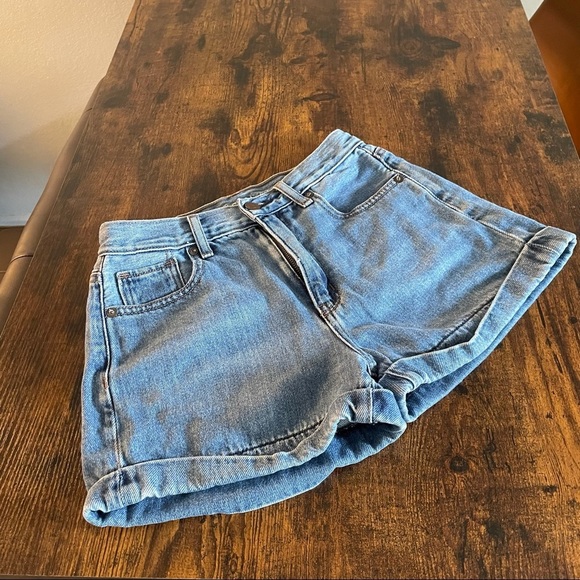 American Eagle Outfitters Pants - American eagle mom jeans shorts